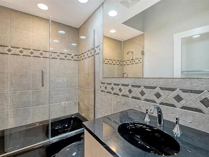 Image No.57-6 Bed Property for sale