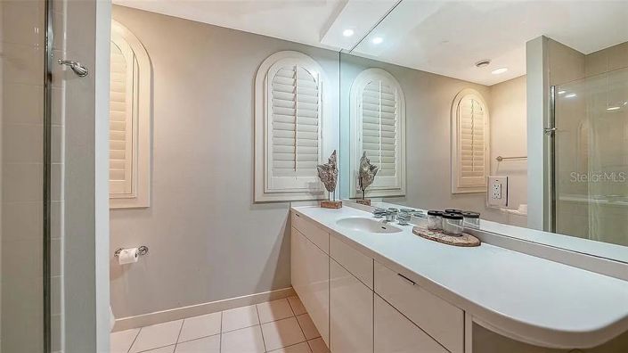 Image No.59-6 Bed Property for sale