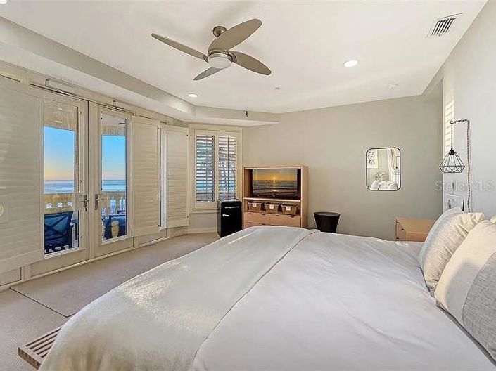 Image No.60-6 Bed Property for sale