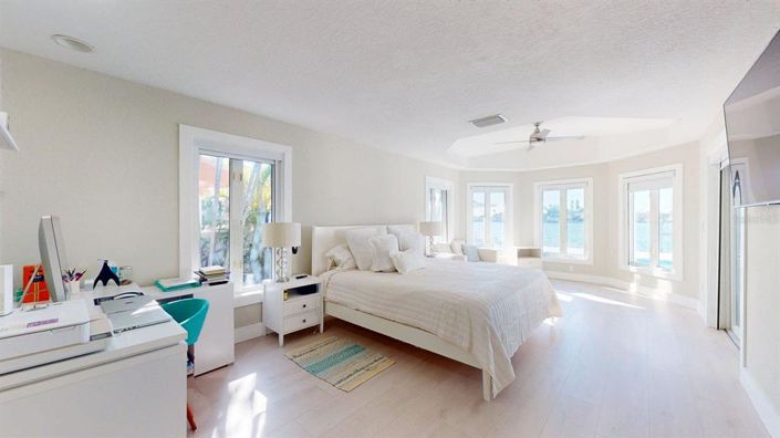 Image No.33-4 Bed Property for sale