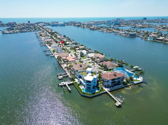 Image No.7-4 Bed Property for sale