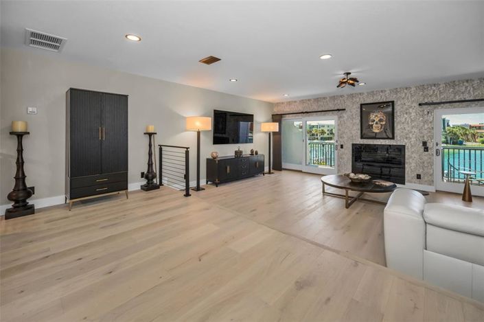 Image No.13-3 Bed Property for sale