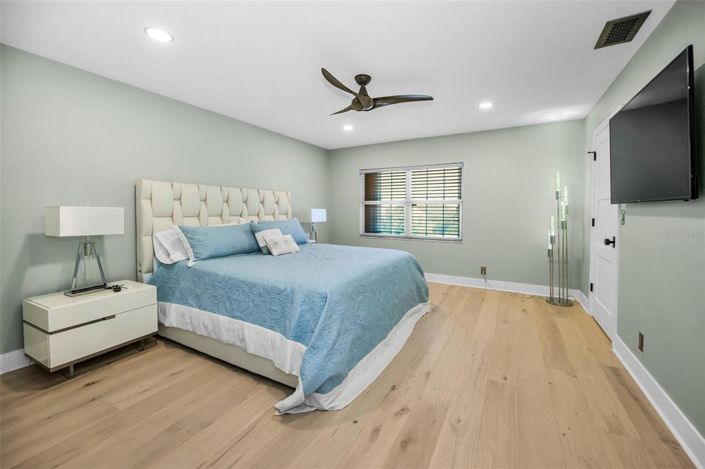 Image No.30-3 Bed Property for sale