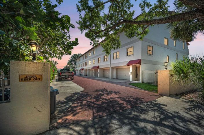 Image No.40-3 Bed Property for sale