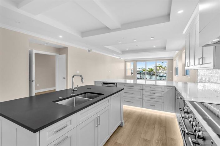 Image No.12-4 Bed Property for sale