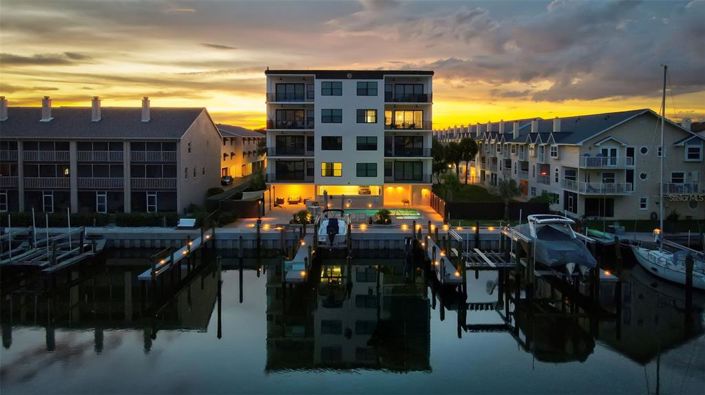 Image No.2-4 Bed Property for sale