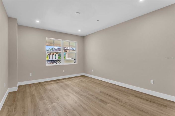 Image No.27-4 Bed Property for sale