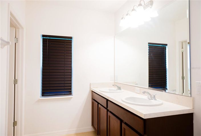 Image No.8-Propriété de 4 chambres à vendre à Kissimmee