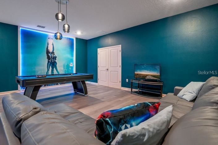 Image No.13-8 Bed Property for sale