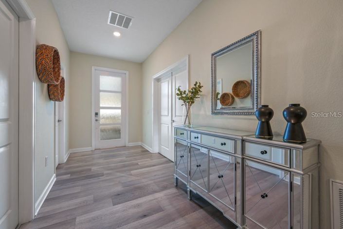 Image No.24-8 Bed Property for sale