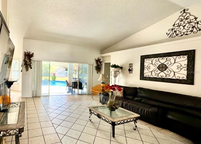 Image No.4-Propriété de 4 chambres à vendre à Kissimmee