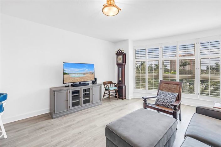 Image No.13-2 Bed Property for sale