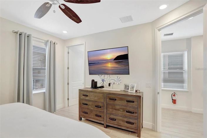 Image No.15-4 Bed Property for sale