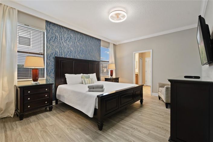 Image No.13-8 Bed Property for sale