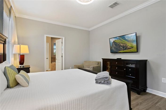 Image No.14-8 Bed Property for sale