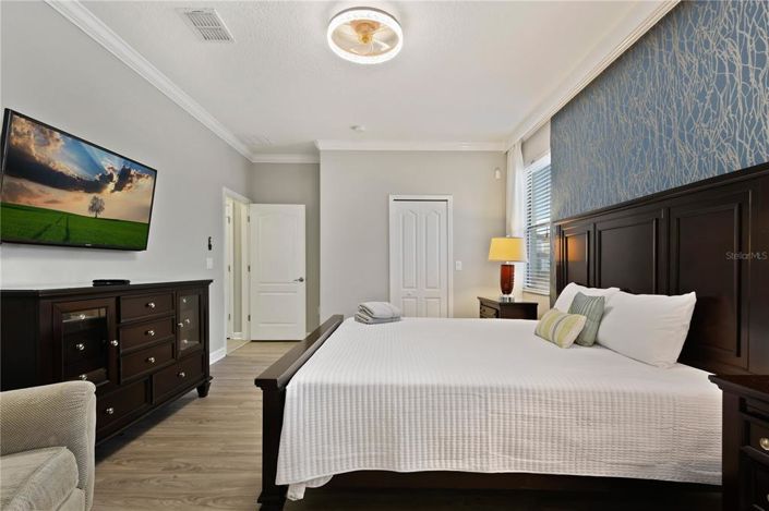 Image No.15-8 Bed Property for sale