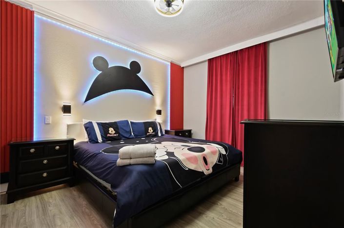 Image No.16-8 Bed Property for sale