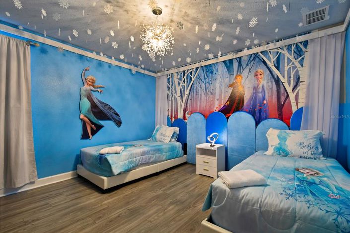 Image No.19-8 Bed Property for sale