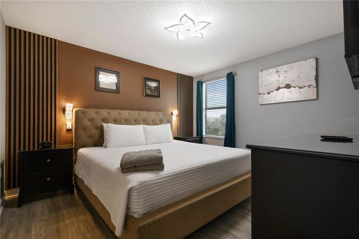 Image No.23-8 Bed Property for sale