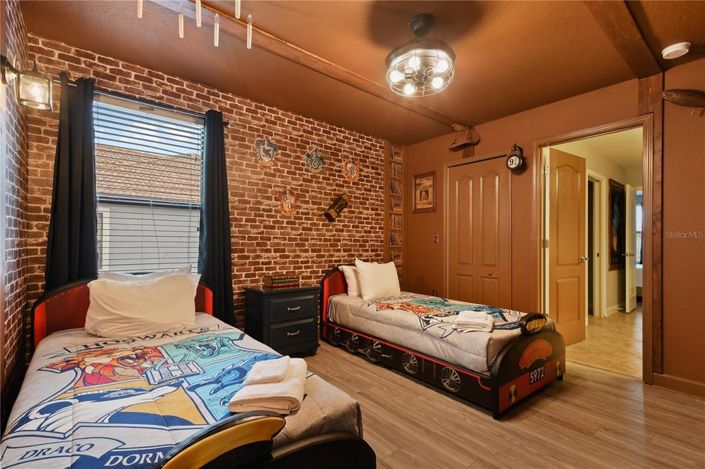 Image No.27-8 Bed Property for sale