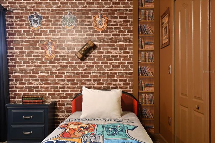 Image No.29-8 Bed Property for sale