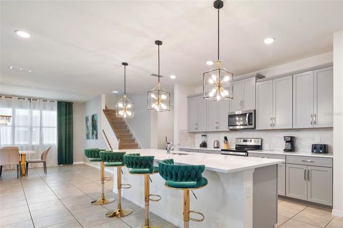 Image No.17-9 Bed Property for sale