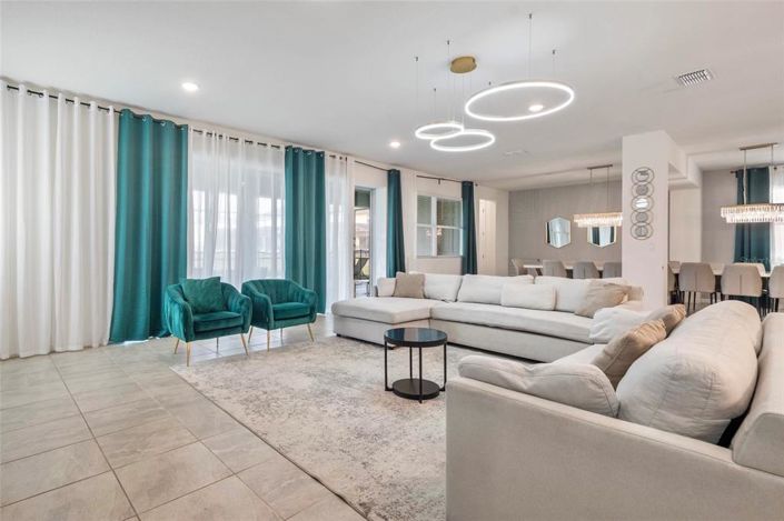 Image No.9-9 Bed Property for sale