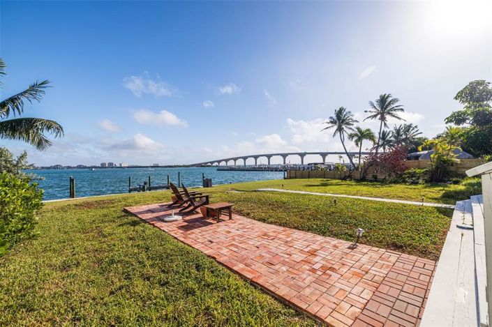 Image No.10-2 Bed Property for sale