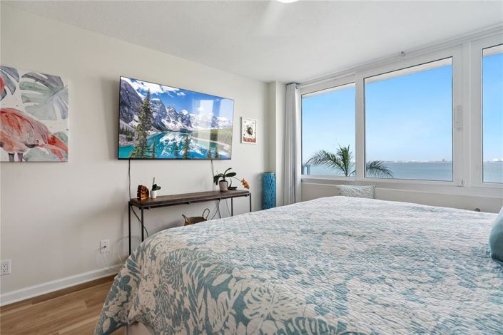 Image No.20-2 Bed Property for sale