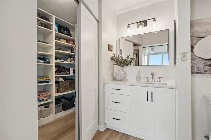 Image No.28-2 Bed Property for sale