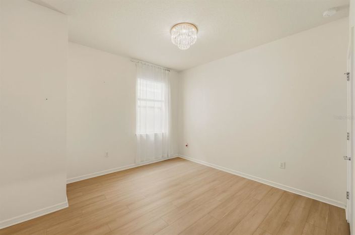 Image No.14-Propriété de 4 chambres à vendre à Clermont