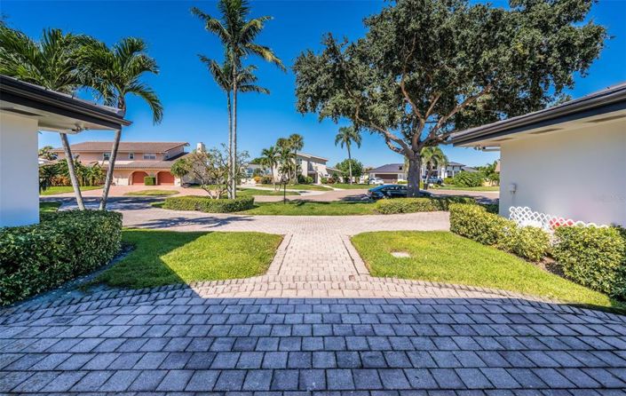 Image No.10-4 Bed Property for sale