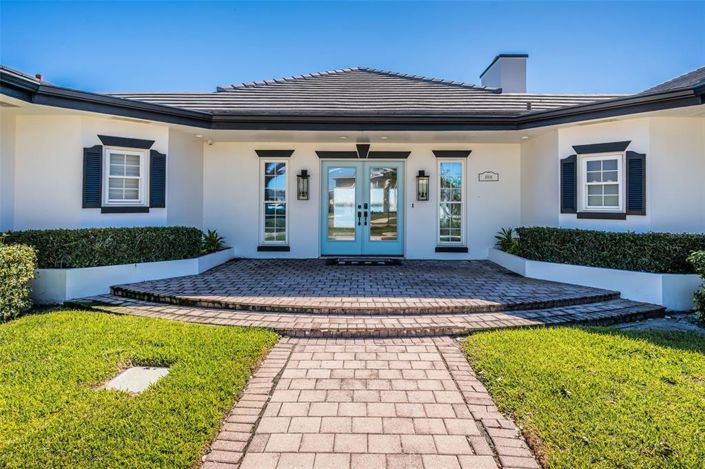 Image No.11-4 Bed Property for sale