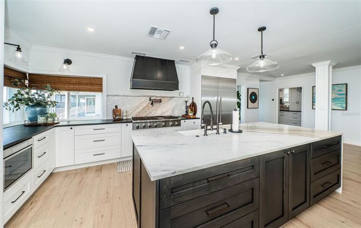 Image No.25-4 Bed Property for sale