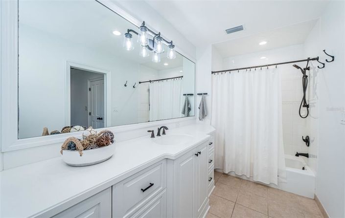 Image No.60-4 Bed Property for sale