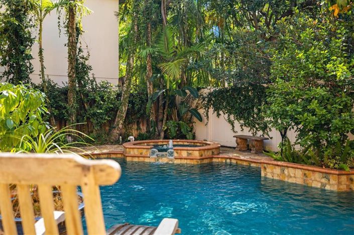 Image No.55-4 Bed Property for sale