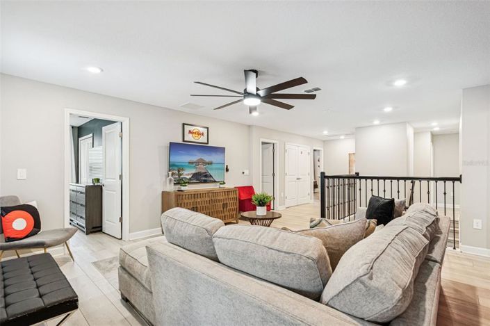 Image No.27-9 Bed Property for sale