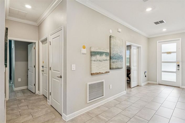 Image No.6-9 Bed Property for sale