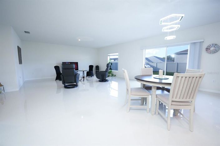 Image No.2-Propriété de 4 chambres à vendre à Davenport