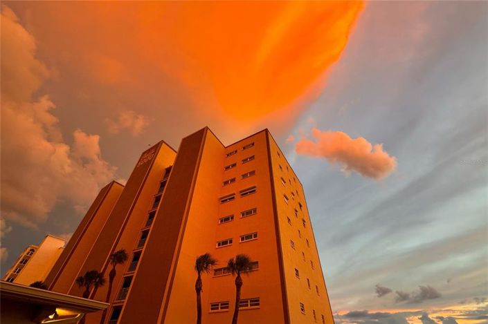 Image No.10-2 Bed Property for sale