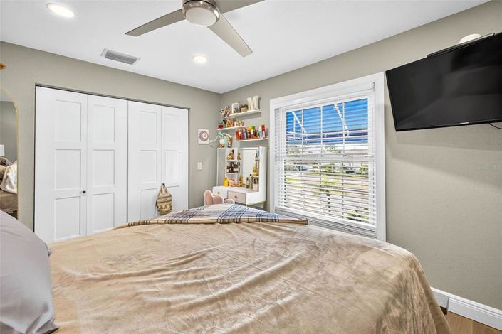 Image No.29-2 Bed Townhouse for sale