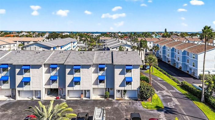 Image No.44-2 Bed Townhouse for sale