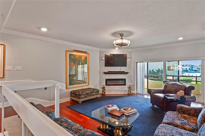 Image No.10-3 Bed Property for sale