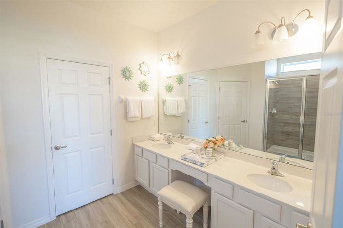 Image No.19-14 Bed Property for sale