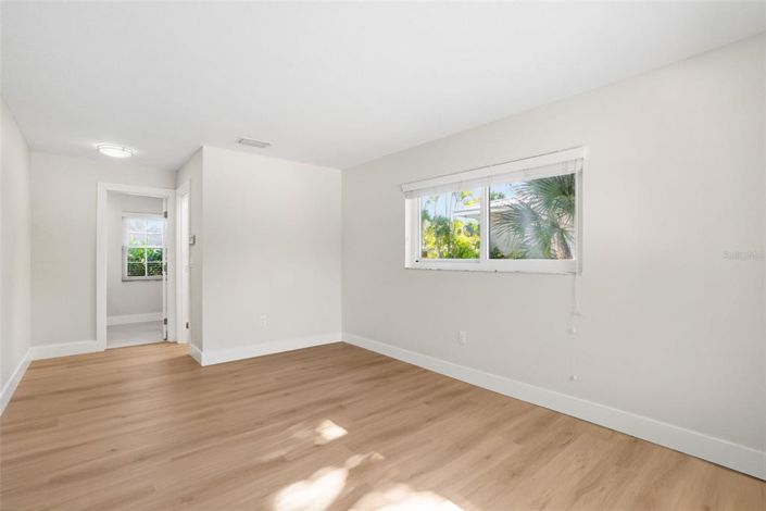 Image No.17-4 Bed Property for sale