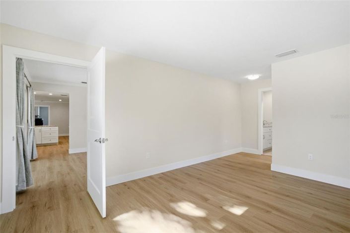 Image No.18-4 Bed Property for sale