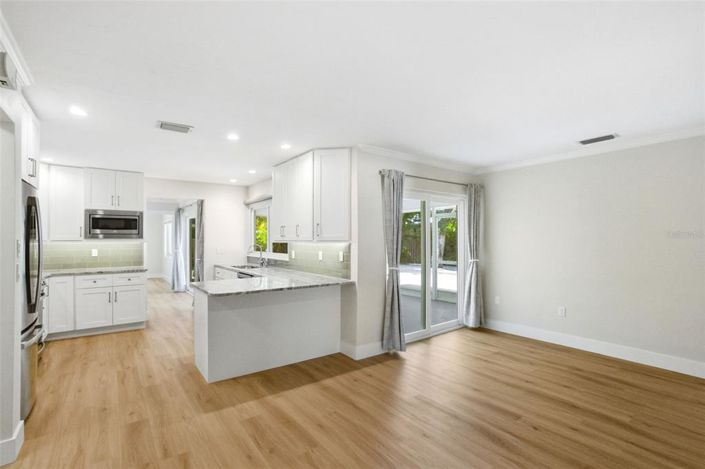 Image No.28-4 Bed Property for sale