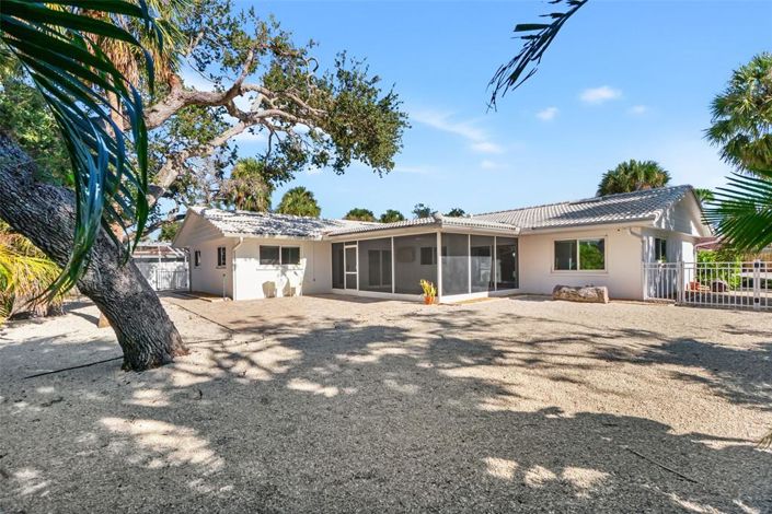 Image No.55-4 Bed Property for sale