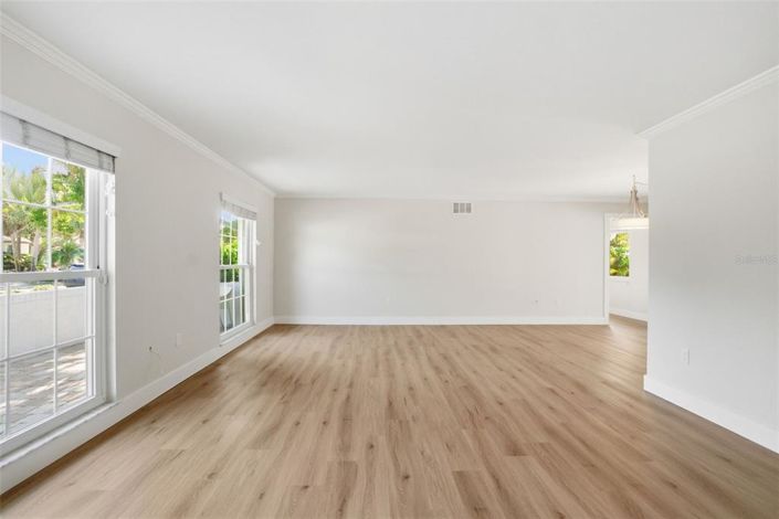 Image No.8-4 Bed Property for sale