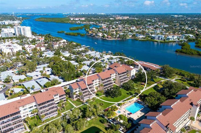 Image No.3-Propriété de 2 chambres à vendre à Sarasota